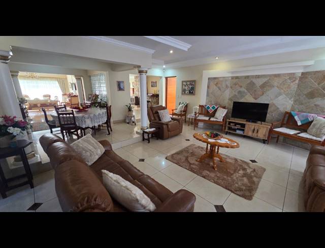 5 BEDROOM HOUSE FOR SALE IN BRACKENHURST